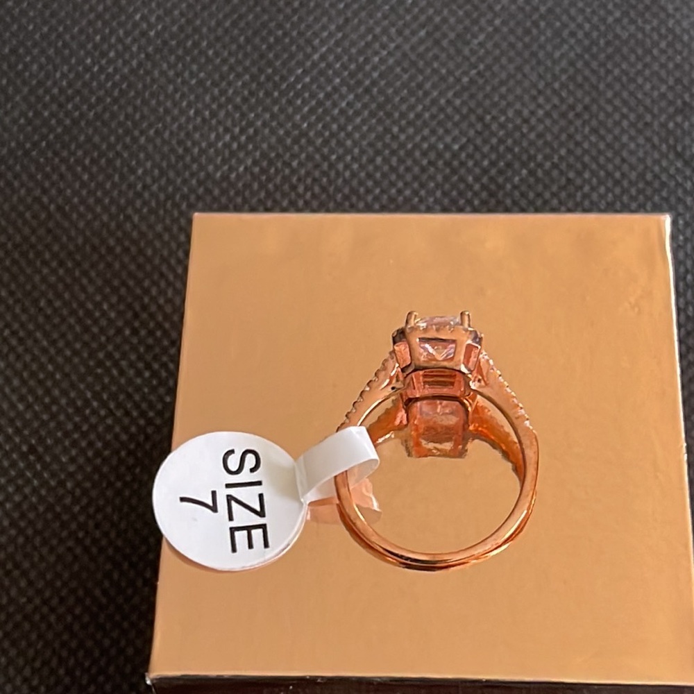 Woman’s Ring - Picture 3 of 5